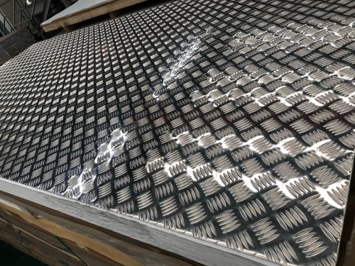 Thép tấm gân chống trượt